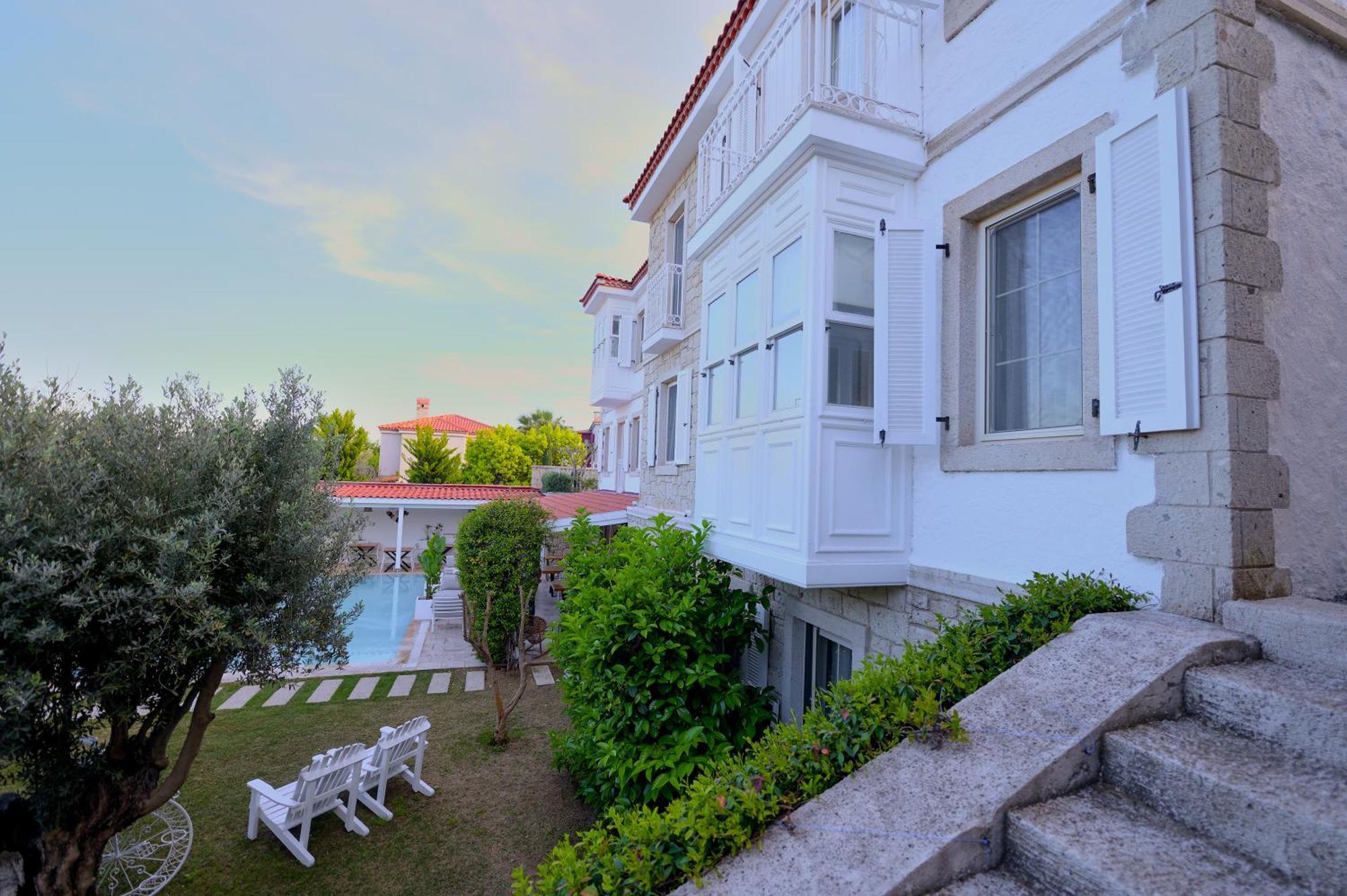 Peremere Alacati Otel Exterior photo